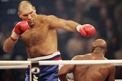 Κανείς δεν τα βάζει με τον Ακινφέεφ