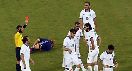 H ιδανική αποβολή, που μας κρατάει στο παιχνίδι...