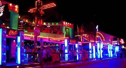 Καμπάνια της βρετανικής πρεσβείας για τα έκτροπα βρετανών τουριστών στη Ζάκυνθο