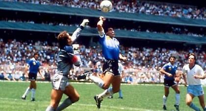 Το… χέρι (του Θεού) που έμεινε στην ιστορία! (videos)