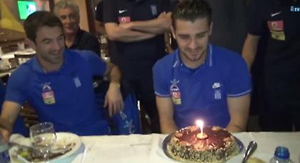 Δείπνο, ευχές στον Κατσουράνη και… αποθέωση (video)