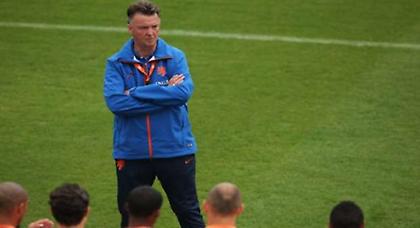 Επίθεση Φαν Χάαλ στην FIFA