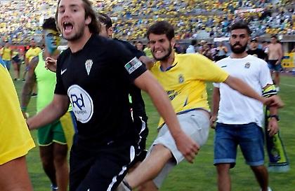 Ντου και ξύλο (video)