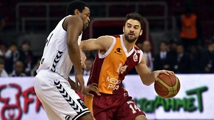 Στην Μπεσίκτας ο Ατσούρ