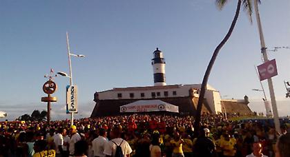 Η γιορτή έξω από το γήπεδο!
