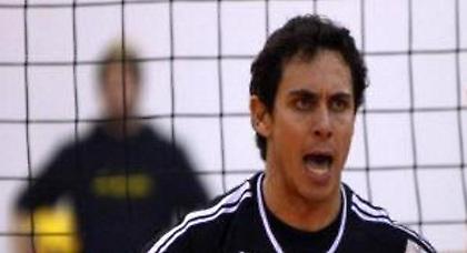 Ξανά στα ασπρόμαυρα ο Ντίνας