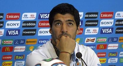 Σουάρες: «Έπεσα πάνω στον ώμο του»