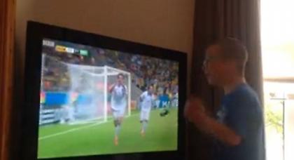 Ο μικρός Jay βλέπει τον Σαμαρά να σκοράρει…