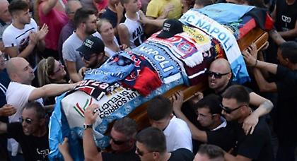 Ανείπωτος θρήνος στη Νάπολι...