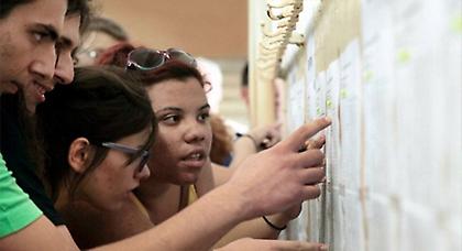 Πανελλαδικές: Τα «πάνω-κάτω» φέρνουν στις βάσεις οι βαθμοί των υποψηφίων