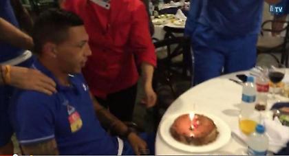 Γενέθλια Χολέμπας… και μαθήματα ελληνικών! (video)