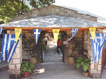 Κατάνυξη και κοσμοσυρροή στη Μονή Αγίων Αποστόλων Αιγιαλείας