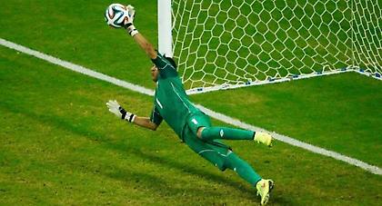 Ο Κέιλορ Νάβας πιάνει και... μπαλάκια τένις (video)