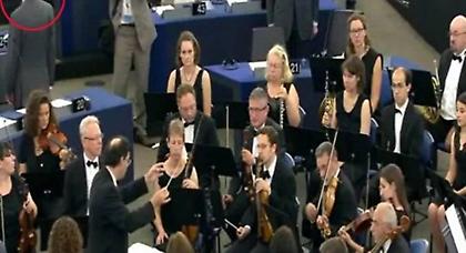 Οργή ευρωβουλευτών για την «ασεβή» στάση των ευρωφοβικών συναδέλφων τους