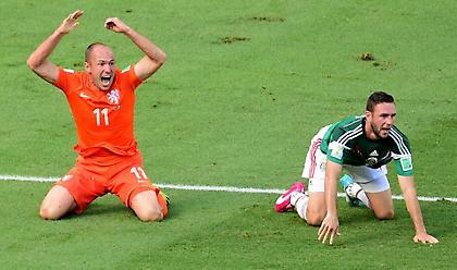 Έβριζε τον Ρόμπιν… αντί του Ρόμπεν (video)