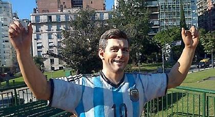 Έκοψαν τα δάχτυλα του… Μέσι!