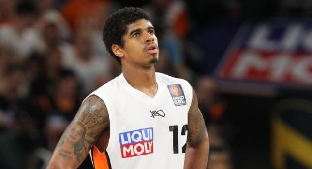 «Μπομπέρ» και… παλιός γνώριμος στη Σάσαρι (video)