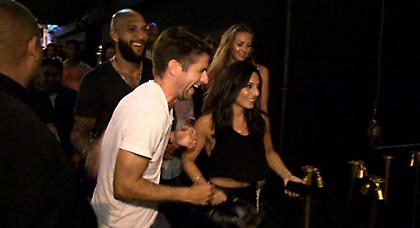 Ο Χάουαρντ και τα όμορφα κορίτσια (video)