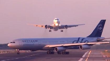 Δείτε δύο αεροπλάνα να γλυτώνουν στο παρά τρίχα τη σύγκρουση