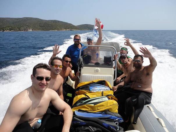 Μπάτσελορ πάρτι κάτω από το νερό στην Αλόννησο