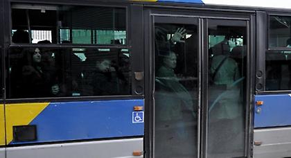 Λεωφορείο έπεσε σε καφετέρια στα Ιλίσια