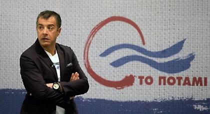 «Όχι» από τον Θεοδωράκη στον Κουβέλη!