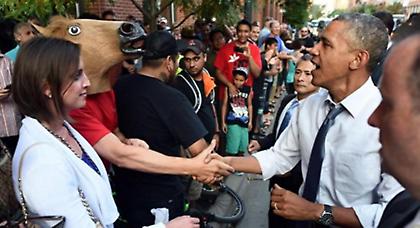 Ντύνομαι… άλογο και πάω στον Ομπάμα! (video)