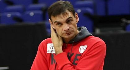 Ψάχνει χωρίς να βιάζεται