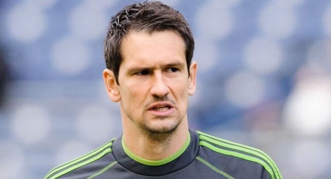 Ετοιμάζει τριπλό «χτύπημα»