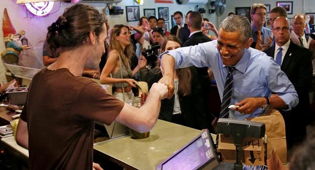 Ο σπαρταριστός διάλογος του Ομπάμα με υπάλληλο εστιατορίου