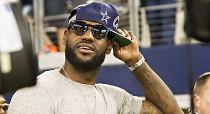 H Selfie του Λεμπρόν με το άγαλμα του Ιησού (Pic)