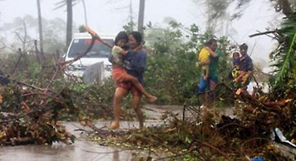 Θεομηνία στις Φιλιππίνες! 370.000 άνθρωποι αναγκάστηκαν να εγκαταλείψουν τα σπίτια τους!