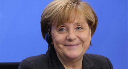 Τραγούδησε για την Μέρκελ! (video)