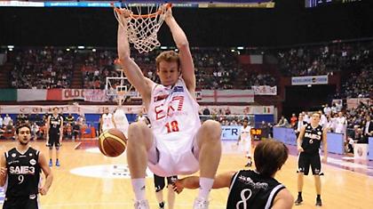 Ανανέωσε με Αρμάνι ο Μέλι