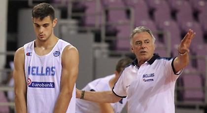 Στο πλευρό της Εθνικής ο Παπαπέτρου (pic)