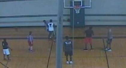 Χτύπησε μπασκετμπολίστρια… (video)