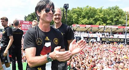 Δεν το κουνάει ο Λεβ!