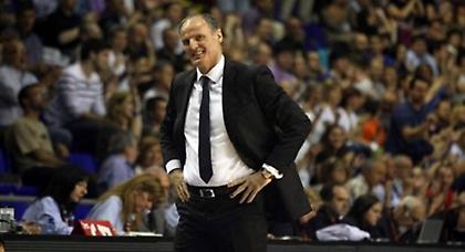 Ο φόργουορντ και ο Κόνιαρης