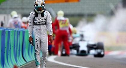 Φωτιά και αποκλεισμός για Χάμιλτον (video)