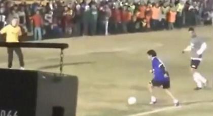 Τα βάζει ακόμα ο Μαραντόνα! (video)