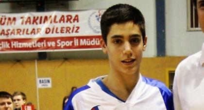 «Δεν με χτύπησε ποτέ ο προπονητής μου»