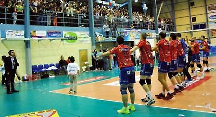 Διπλή ενίσχυση και μια παραμονή για το Φοίνικα