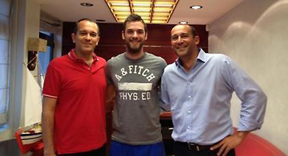 Μένει στον Ολυμπιακό ο Μάντζαρης!