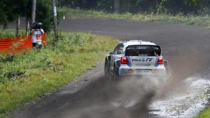 Οδηγεί την κούρσα ο Λάτβαλα