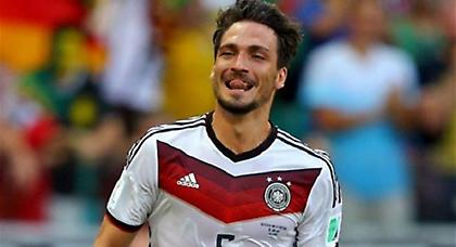 Βρετανικός «εμφύλιος» για Χούμελς