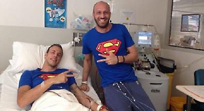 Όλοι Σούπερμαν... για τον Μόρα! (pics)