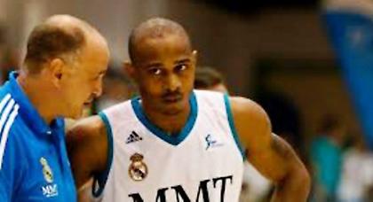 Ο νέος παίκτης του Ιβκοβιτς και οι σέξι κοπέλες (pics)