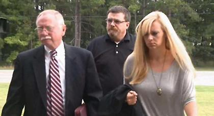 Καθηγήτρια κατηγορείται για σεξ με μαθητές