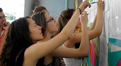 Απογείωση των βάσεων των πανελλαδικών