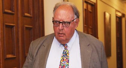 Ο Θεόδωρος Πάγκαλος νοικιάζει το σπίτι του στη Τζιά